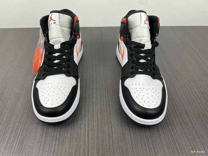 1st Kicks Shoes DN4929- Jordan1 3700 Mid WellDesigned Zag Zig 1026